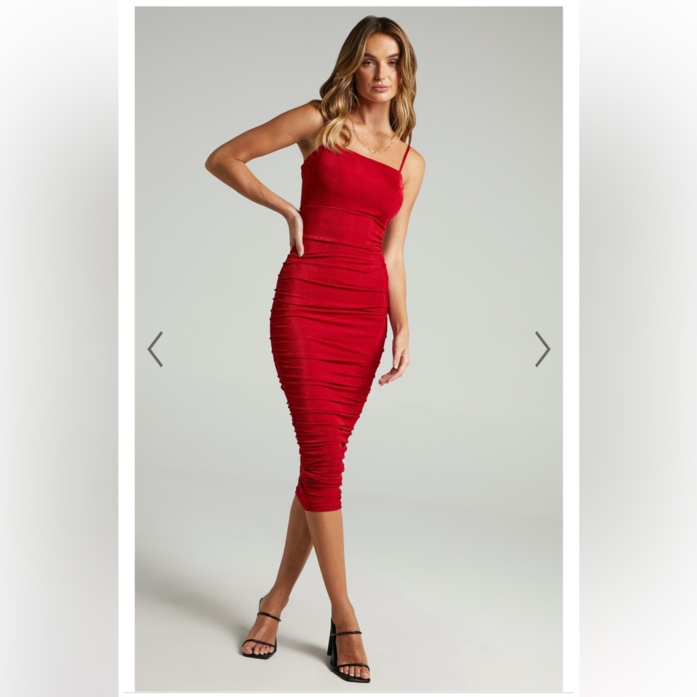 COMMIT TO ME BODYCON MIDI DRESS IN RED